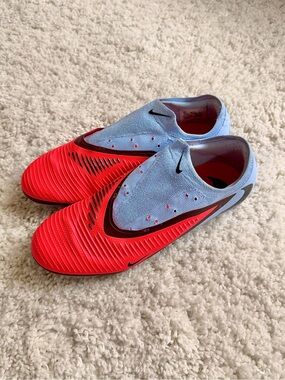 Nike Phantom Flyknit Mens 9 Slip-On Soccer Cleats - NEW (no tags or box)